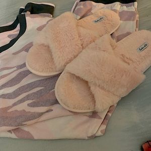 Kenise pajama Set pink and gray Size S New Pink furry slippers size M/L